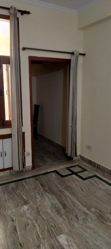 Room in 2 BHK Independent House at RWA Apartments Sector 27, Sector 27 – for Rent