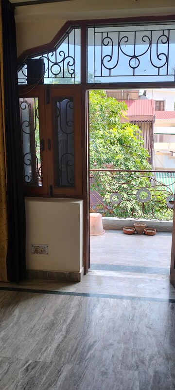 Room in 2 BHK Independent House at RWA Apartments Sector 27, Sector 27 – for Rent