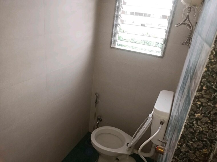 Bathroom, manishdeep-chs 2 Bedroom 700 Sq.Ft. Apartment In Andheri West Mumbai 9202657