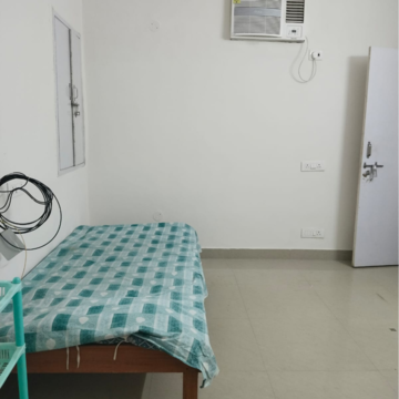 Room in 1 RK Builder Floor at Saket – for Rent
