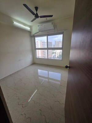 Room in 2 BHK Apartment at JP Eminence, Andheri West – for Rent