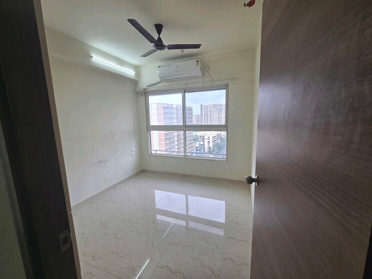 Bathroom, jp-eminence 2 Bedroom 777 Sq.Ft. Apartment In Andheri West Mumbai 9202662