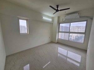 Room in 2 BHK Apartment at JP Eminence, Andheri West – for Rent