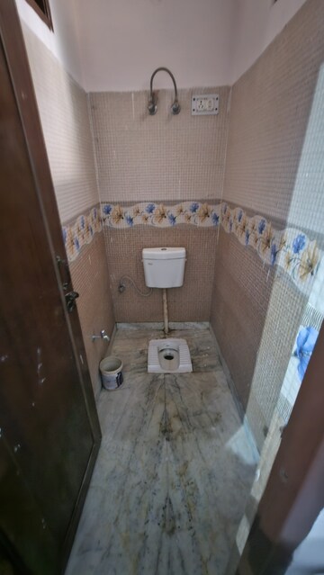 Bathroom in 2 BHK Builder Floor at Ansal Palam Triangle, Palam Vihar Extension – for Rent