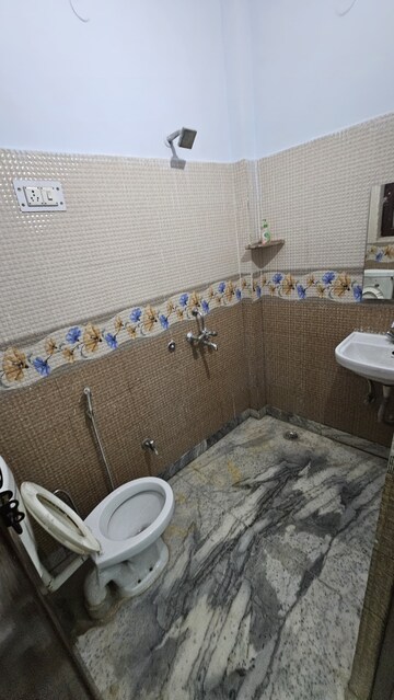 Bathroom in 2 BHK Builder Floor at Ansal Palam Triangle, Palam Vihar Extension – for Rent