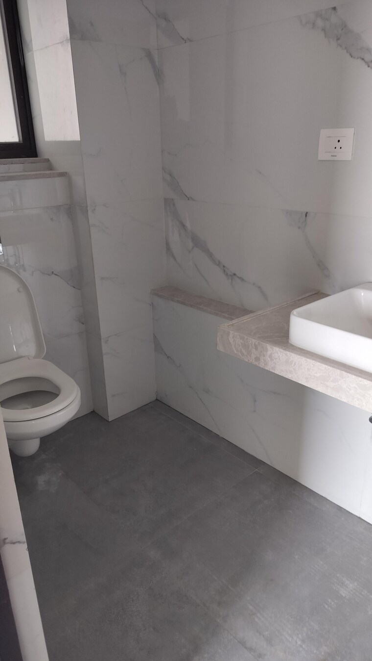 Bathroom, hubtown-the-premiere 2 Bedroom 700 Sq.Ft. Apartment In Andheri West Mumbai 9202684