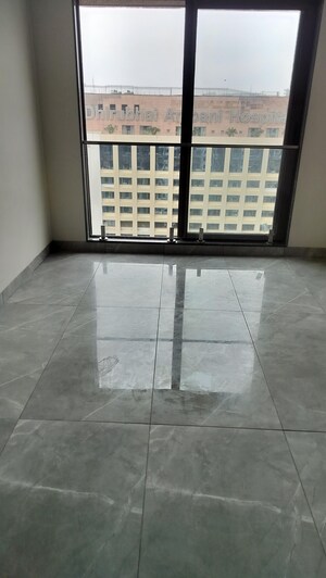 Room in 2 BHK Apartment at Hubtown The Premiere, Andheri West – for Rent