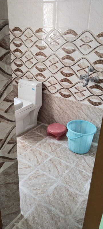 Bathroom in 1 RK Builder Floor at Gomti Nagar – for Rent