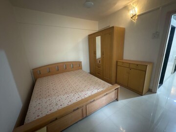 Bedroom in 2 BHK Apartment at Paradise Paramount Apartment, Andheri West – for Rent