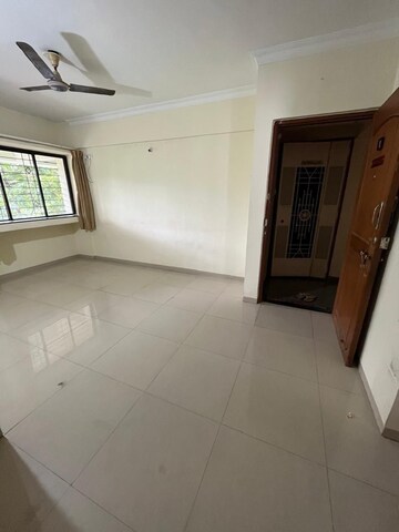 Room in 3 BHK Apartment at Potnis Parisar, Karve Nagar – for Rent