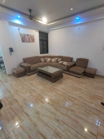 Living Room in 3 BHK Apartment at Gomti Nagar – for Rent