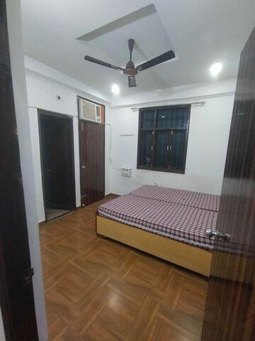 Bedroom in 3 BHK Apartment at Gomti Nagar – for Rent