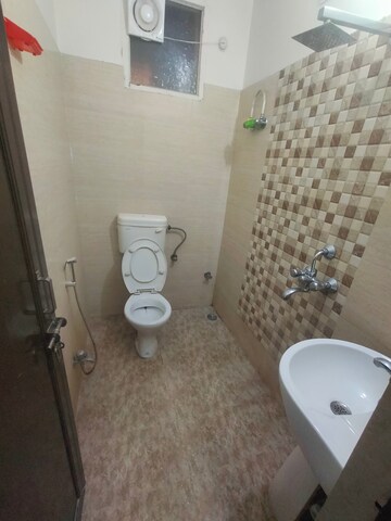 Bathroom in 3 BHK Apartment at Gomti Nagar – for Rent