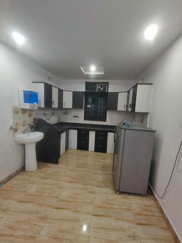 Kitchen in 3 BHK Apartment at Gomti Nagar – for Rent
