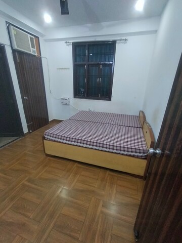 Bedroom in 3 BHK Apartment at Gomti Nagar – for Rent