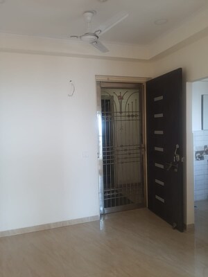 2 BHK Apartment For Rent in Gaur City 2 - 14th Avenue, Sector 16c Greater Noida