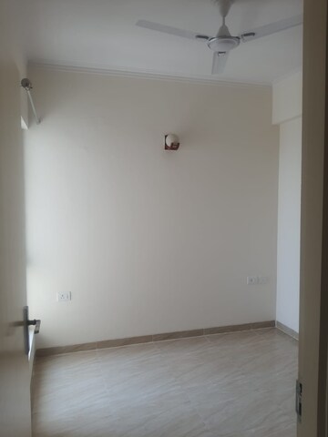 Room in 2 BHK Apartment at Gaur City 2 - 14th Avenue, Sector 16c Greater Noida – for Rent
