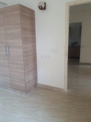 Room in 2 BHK Apartment at Gaur City 2 - 14th Avenue, Sector 16c Greater Noida – for Rent