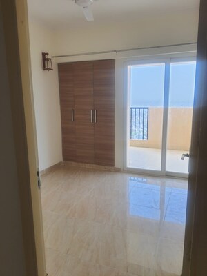 Room in 2 BHK Apartment at Gaur City 2 - 14th Avenue, Sector 16c Greater Noida – for Rent
