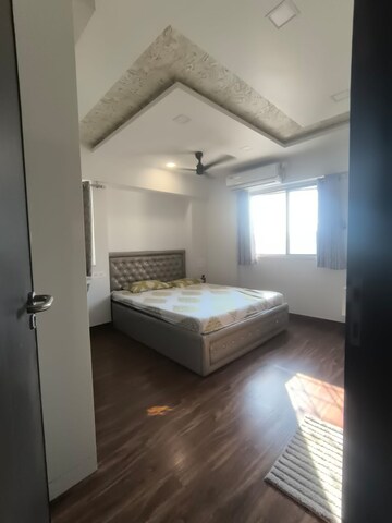 Room in 3 BHK Apartment at Paranjape Crystal Garden, Baner – for Rent