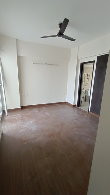 2 BHK Apartment For Rent in Sethi Max Royal, Sector 76
