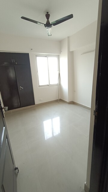 Room in 2 BHK Apartment at Sethi Max Royal, Sector 76 – for Rent