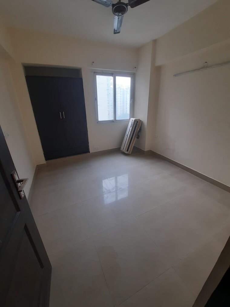 Room, sethi-max-royale 2 Bedroom 895 Sq.Ft. Apartment In Sector 76 Noida 9202800