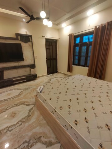Bedroom in 3 BHK Apartment at Gomti Nagar – for Rent