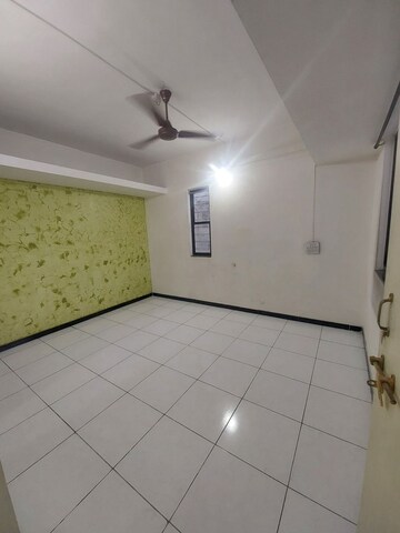 Master Bedroom in 1 BHK Apartment at Pragati Apartments Dahanukar Colony, Dahanukar Colony – for Rent