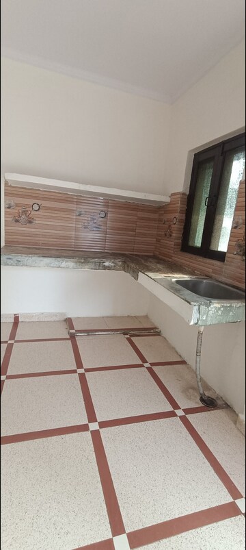 Kitchen in 1.5 BHK Builder Floor at Mayur Vihar Phase 1 – for Rent