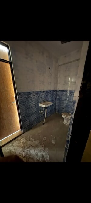 Master Bedroom in 2 BHK Builder Floor at Mayur Vihar Phase 1 Extension – for Rent