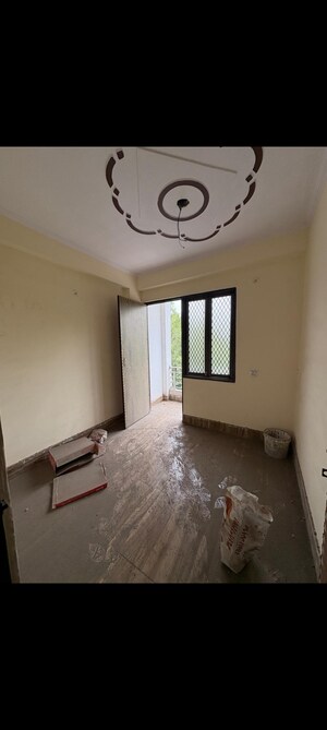 Room in 2 BHK Builder Floor at Mayur Vihar Phase 1 Extension – for Rent