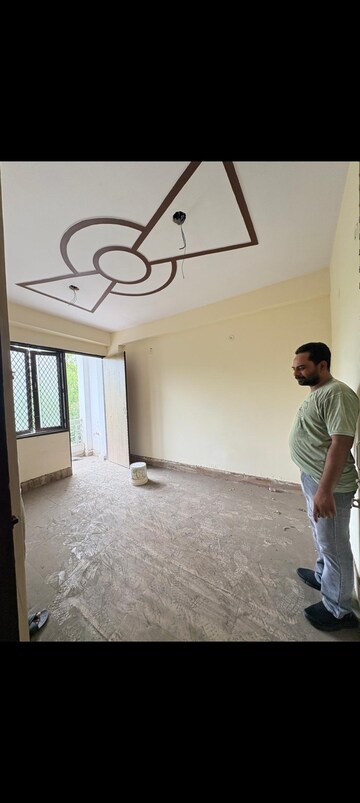 Room in 2 BHK Builder Floor at Mayur Vihar Phase 1 Extension – for Rent