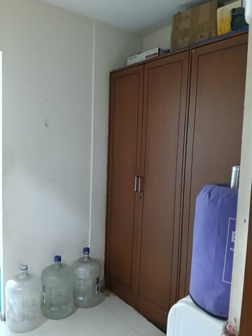 Room in 2.5 BHK Apartment at Gita Society, Camp – for Rent