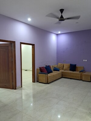 Furnished Amenities in 3 BHK Independent House at Tulip Mall, Sector 46 – for Rent