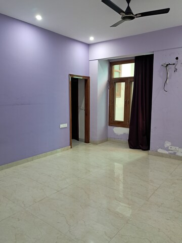 Furnished Amenities in 3 BHK Independent House at Tulip Mall, Sector 46 – for Rent