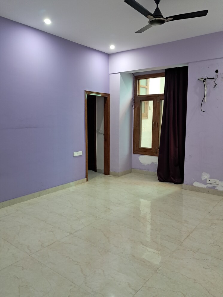 undefined, tulip-mall 3 Bedroom 200 Sq.Mt. Independent House In Sector 46 Noida 9202860