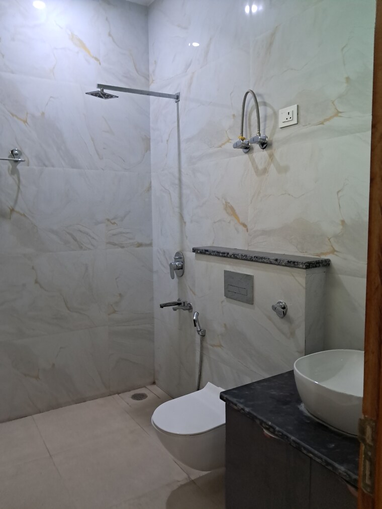 Bathroom, tulip-mall 3 Bedroom 200 Sq.Mt. Independent House In Sector 46 Noida 9202860