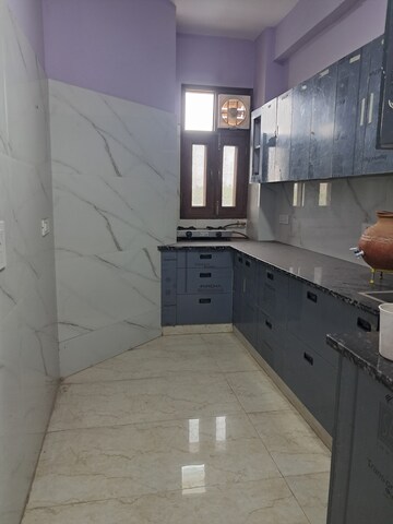 Kitchen in 3 BHK Independent House at Tulip Mall, Sector 46 – for Rent