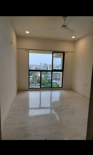 Room in 2 BHK Apartment at Lodha Bel Air, Jogeshwari West – for Rent