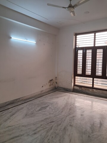 Balcony in 3.5 BHK Independent House at Tulip Mall, Sector 46 – for Rent