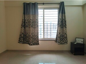 Room in 2 BHK Apartment at Sumit Artista, Santacruz East – for Rent