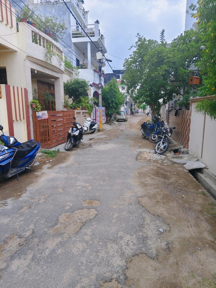  Parking, kursi road 4 Bedroom 3000 Sq.Ft. Independent House In Kursi Road Lucknow 9202882