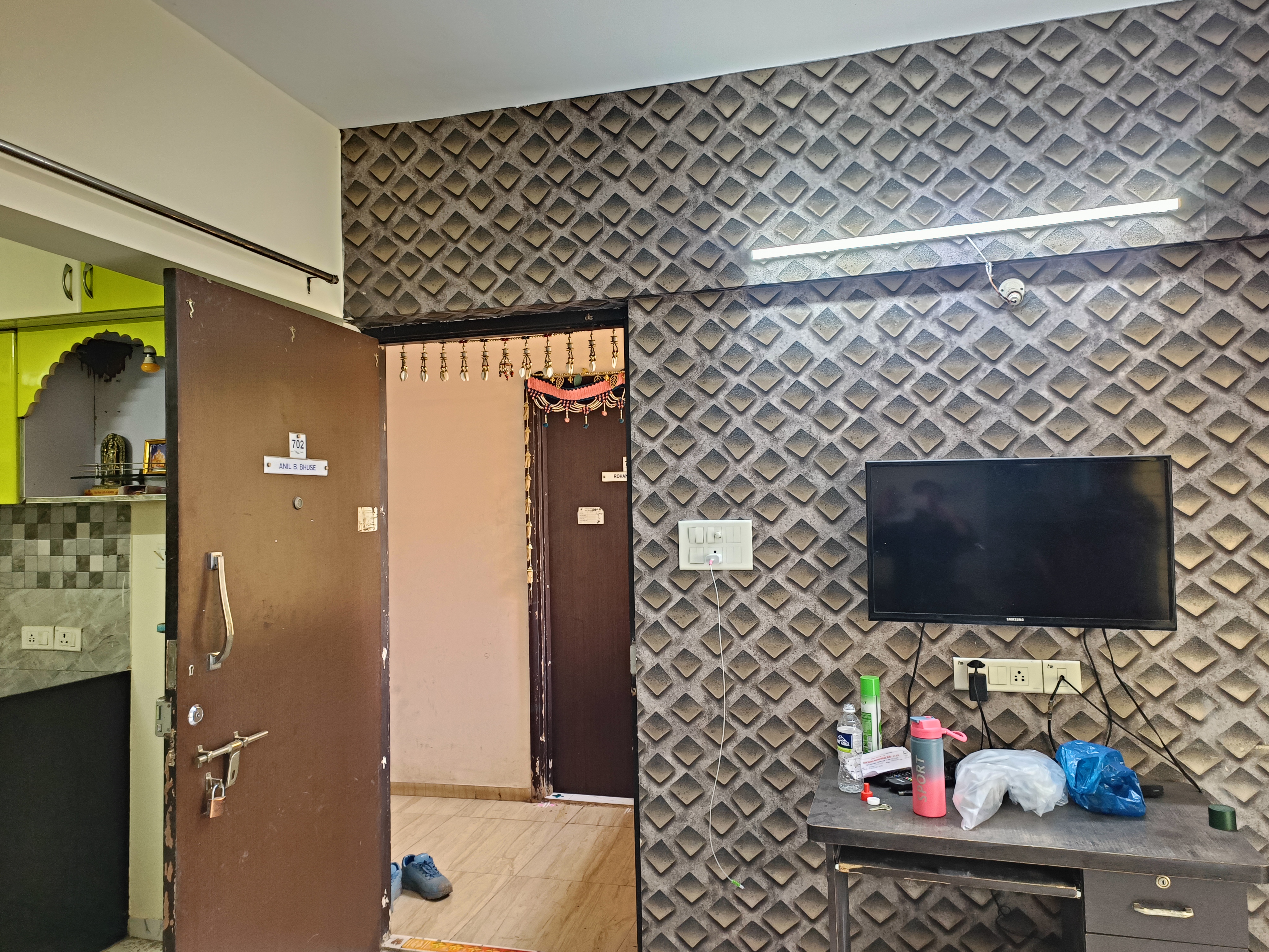 1 BHK + Extra Room Apartment For Rent in Ishwar Parmar River Residency
