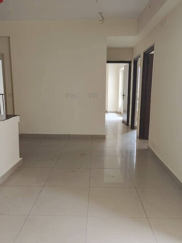 Room in 2 BHK Apartment at Amrapali Centurian Park Phase II, Tech Zone 4 Greater Noida – for Rent