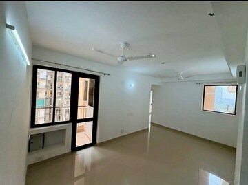 Room in 2 BHK Apartment at Amrapali Centurian Park Phase II, Tech Zone 4 Greater Noida – for Rent