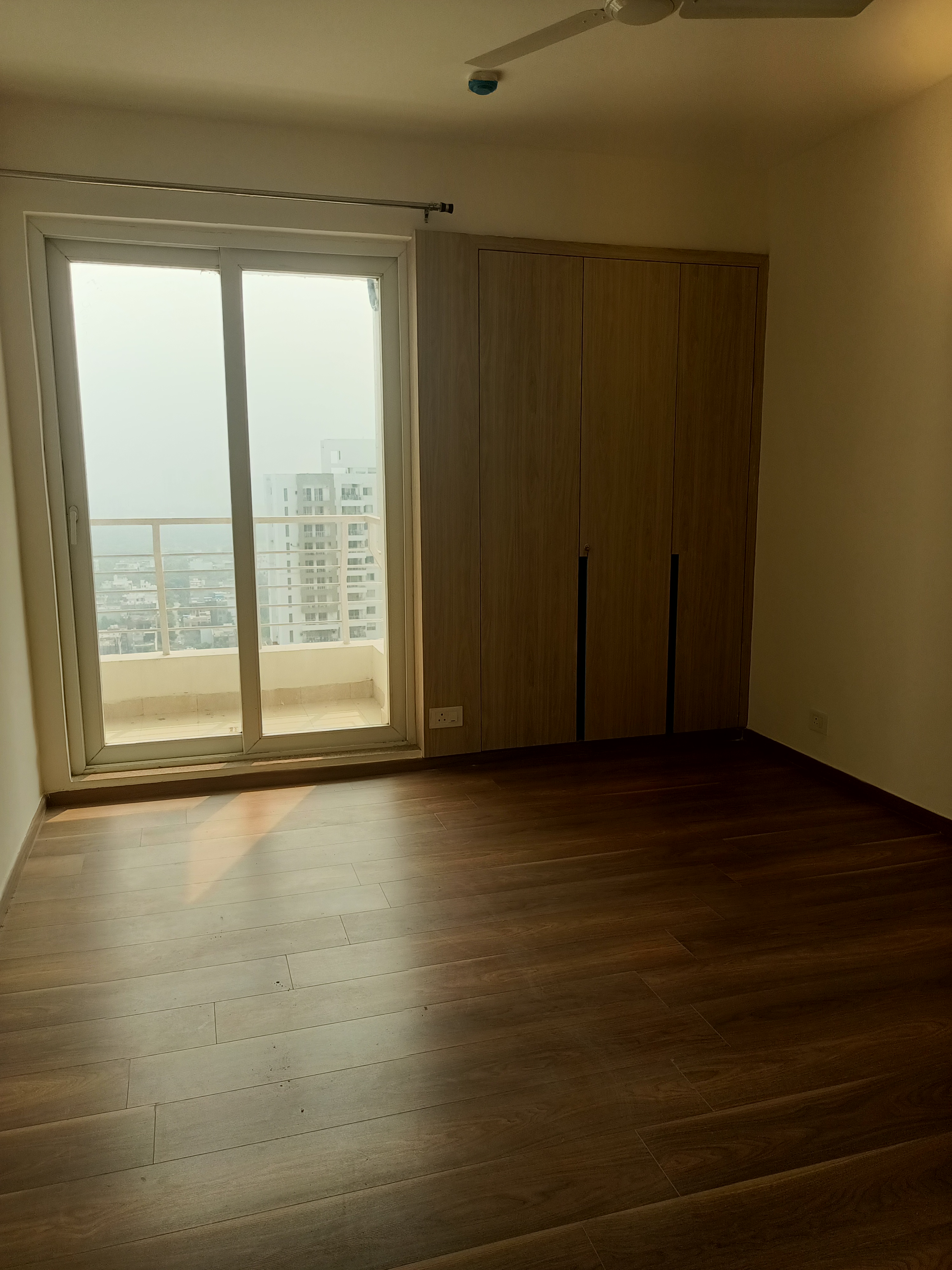 4 BHK + Pooja Room,Servant Room Apartment For Rent in 3C Lotus Panache