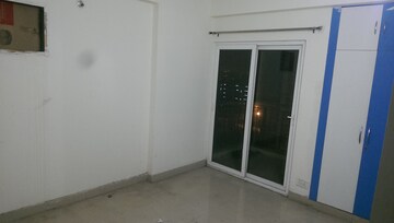 Room in 3 BHK Apartment at Saviour Park, Mohan Nagar – for Rent
