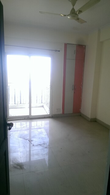 Room in 3 BHK Apartment at Saviour Park, Mohan Nagar – for Rent