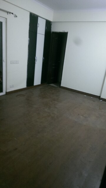Room in 3 BHK Apartment at Saviour Park, Mohan Nagar – for Rent